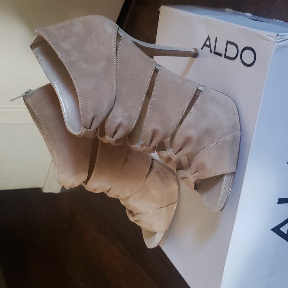 Aldo heels, size 10, 5 inch heel